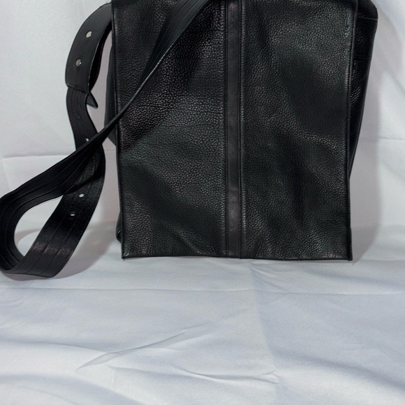 Kenneth Cole New York Men’s Messenger Laptop Shoulder Black Leather Bag